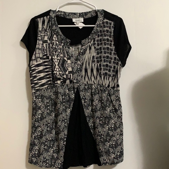 Cute black and white rayon top Symmetry brand Med - Picture 1 of 4